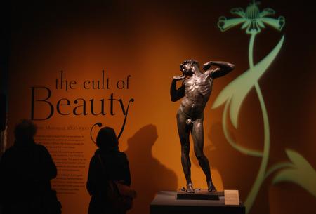 Výstava kultu krásy v Londýne